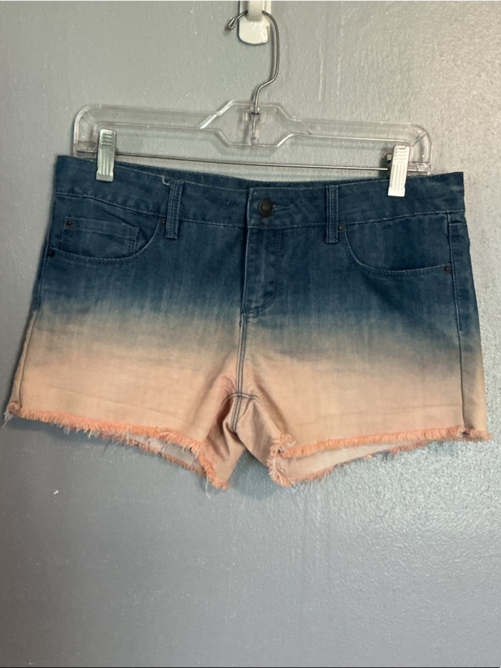Forever 21 Womens Ombre Blue to Pink Denim Booty Shorts Sz 28